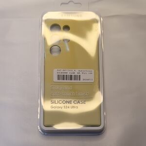 Samsung Galaxy S24 Ultra Soft Silicone Case - Cream